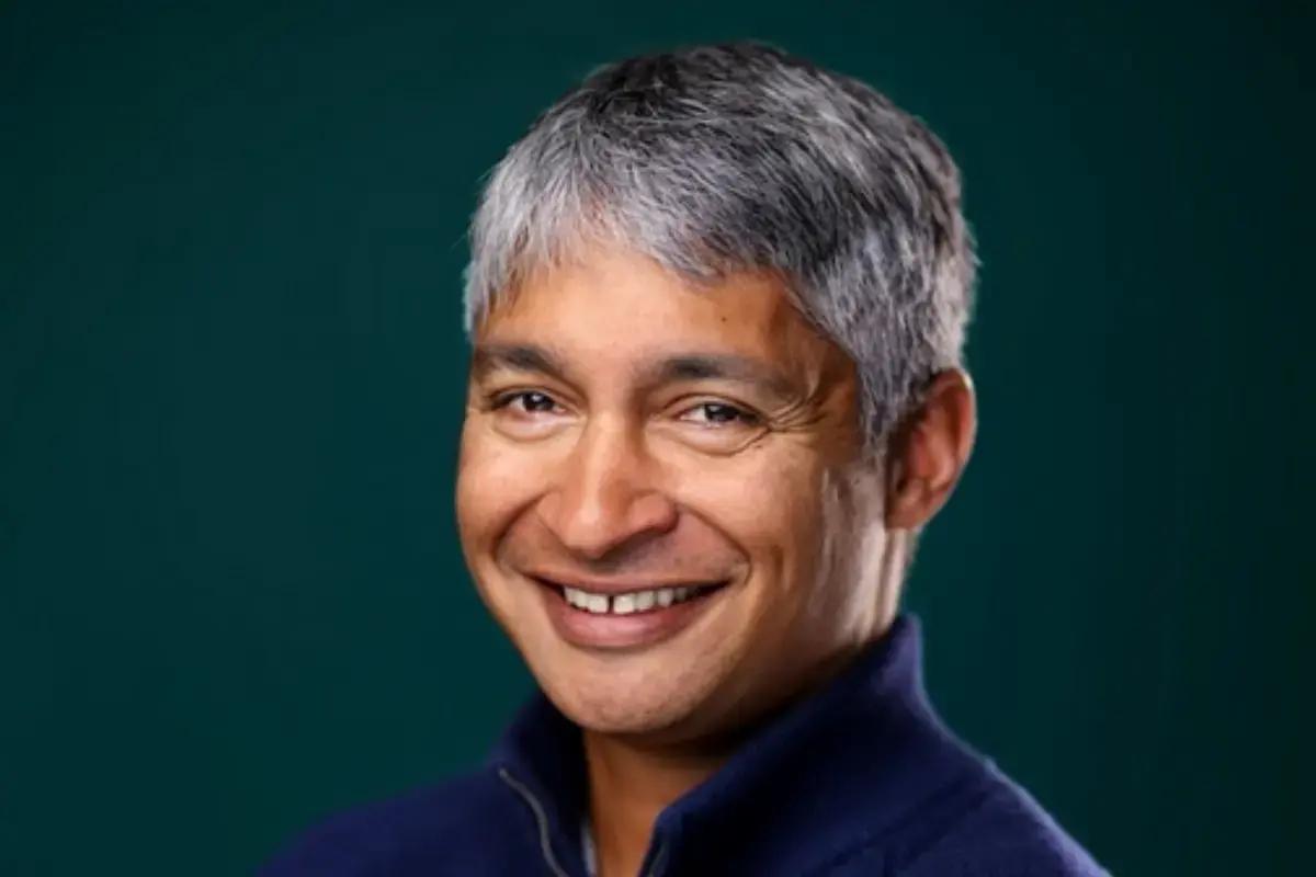 Headshot of Ravi Tharisayi, Freshworks